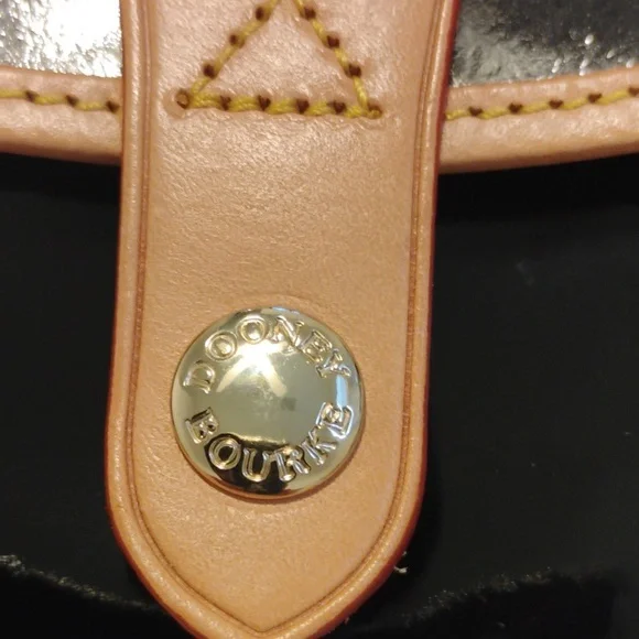 Dooney & Bourke Black And Tan Clip on Wallet - Picture 3 of 6